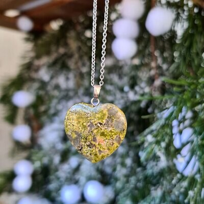 Colgante corazón de unakita