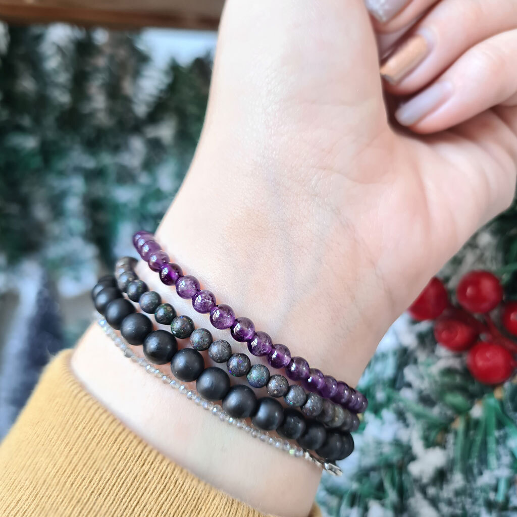 Pulsera elástica de Amatista 4 mm.