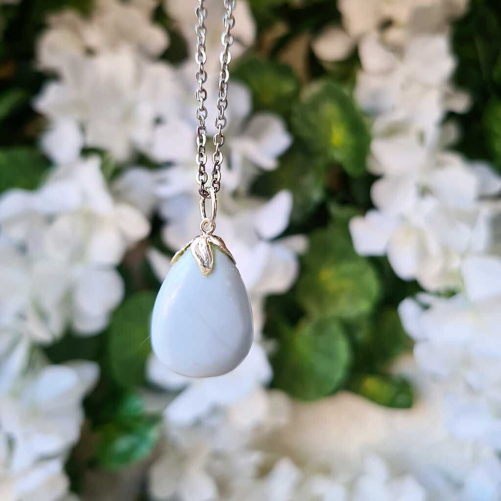 Colgante lagrima de ópalo azul en plata de ley 925