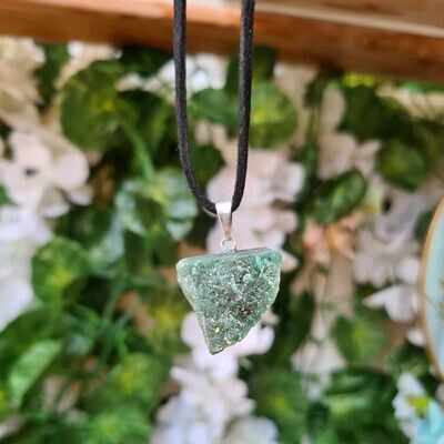 Colgante natural de jade Canadiense