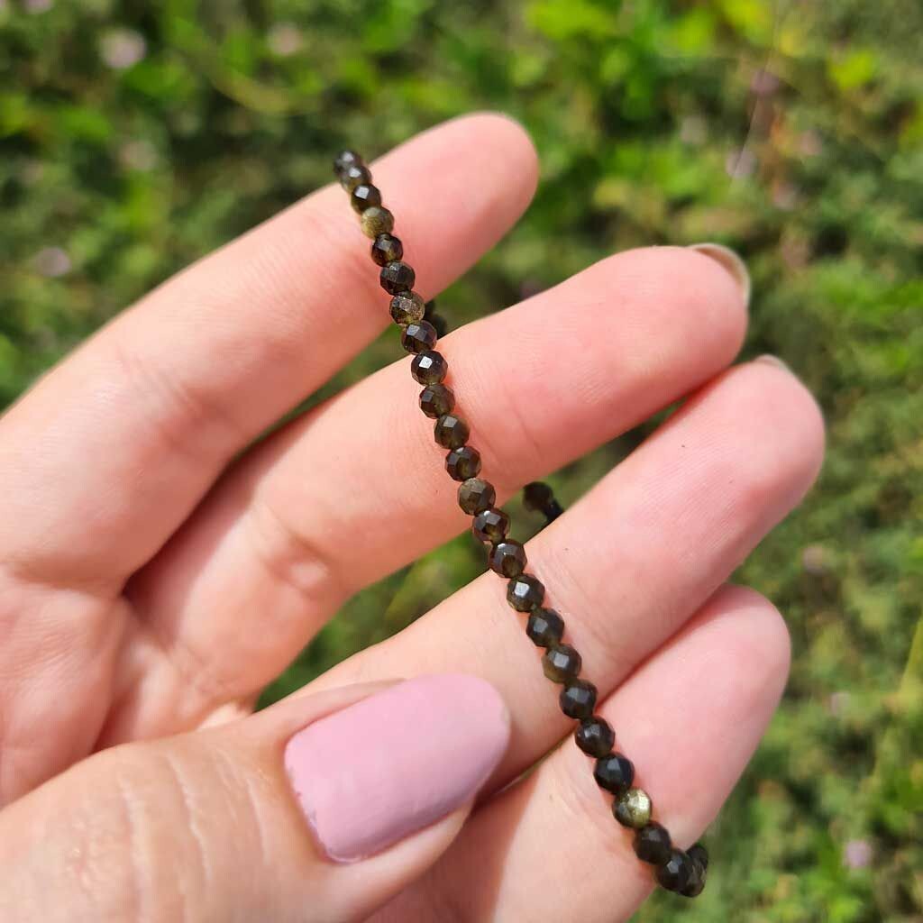 Pulsera de obsidiana dorada tallada