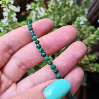Pulsera de fucsita facetada 4mm