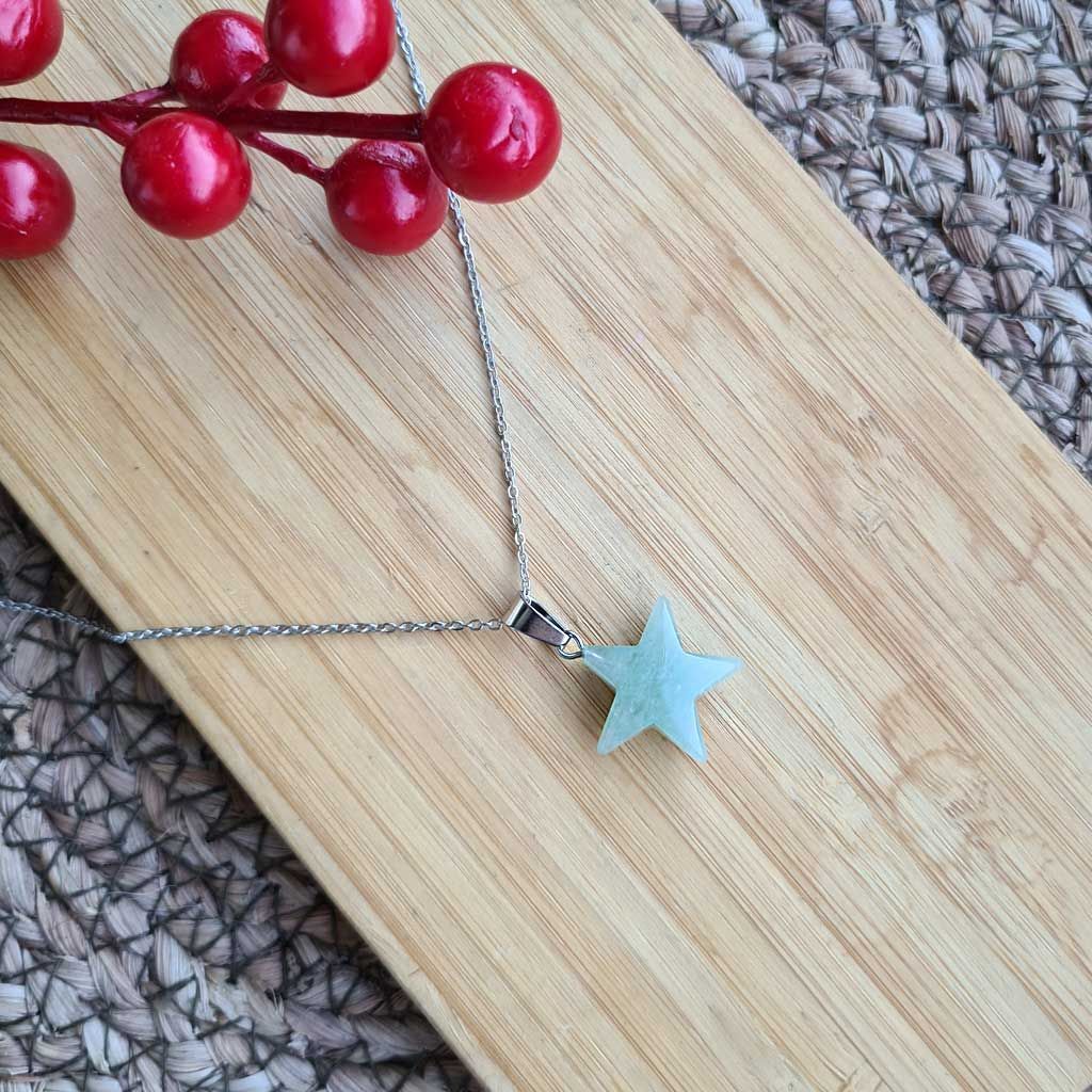 Colgante estrella de Cuarzo Verde en acero