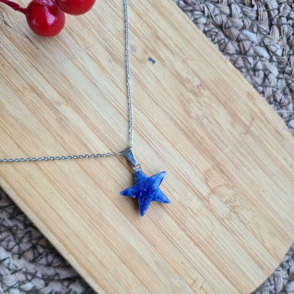 Colgante estrella de sodalita en acero