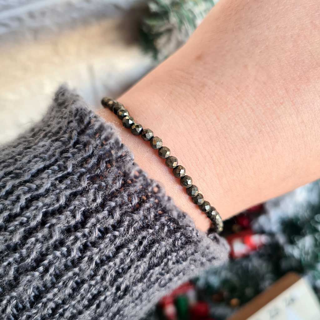 Pulsera elástica de Pirita  facetada 4 mm.