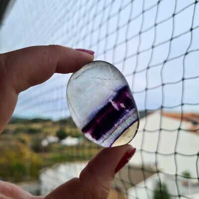 Rodado plano de fluorita arcoíris 1