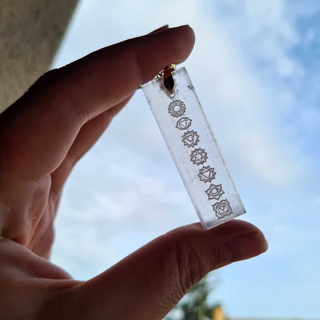 Colgante de Selenita y Chakras