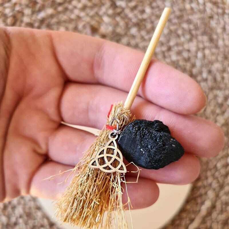 Escoba de bruja de protección