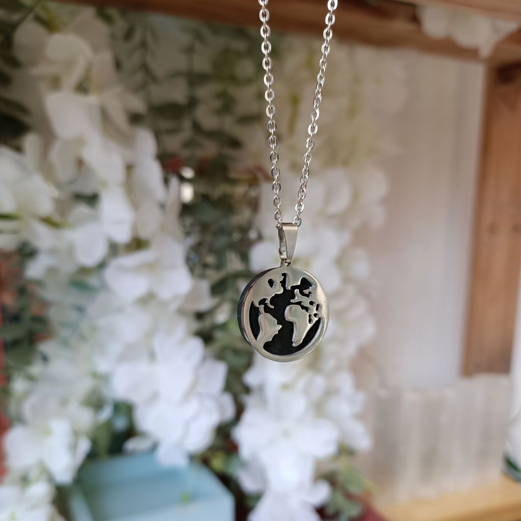 Colgante world de Shungit en acero