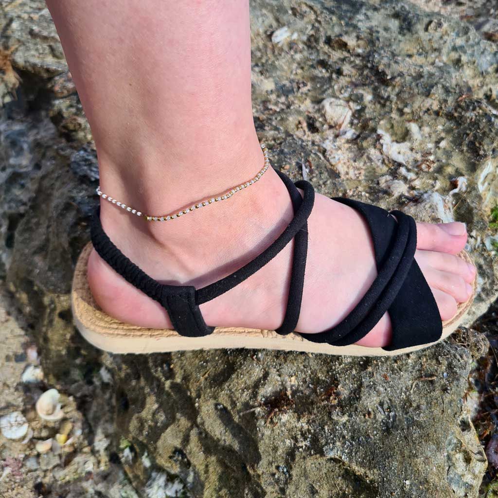 Tobillera de Cuarzo Cristal en acero dorado.