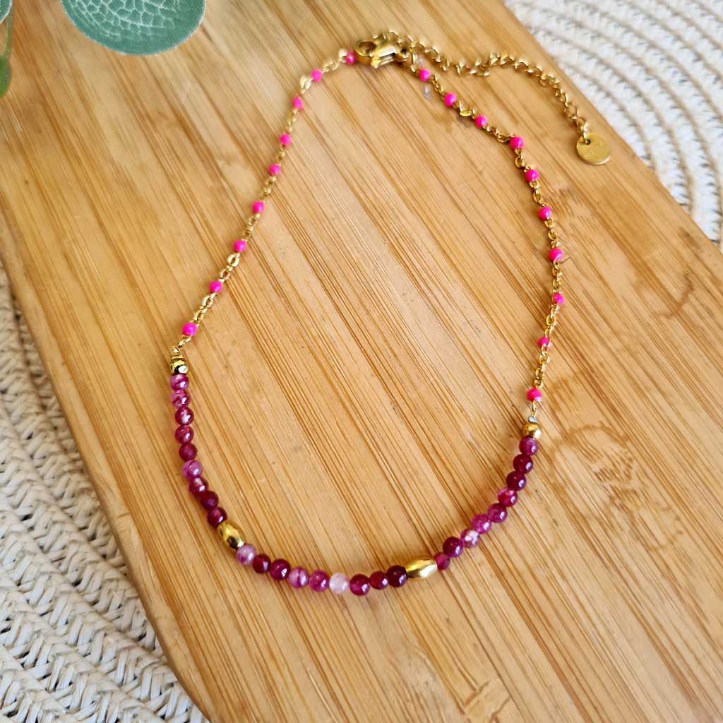 Tobillera de Ágata rosa en acero.(teñida) Amor, Sanación, Tranquilidad.