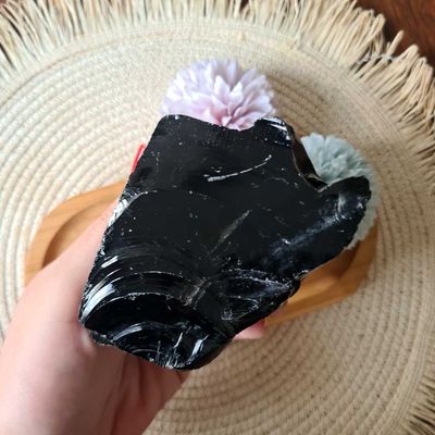 Bruto de obsidiana negra