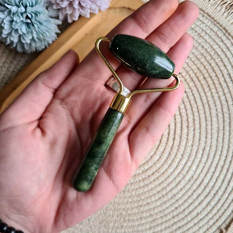 Masajeador rodillo de Jade verde