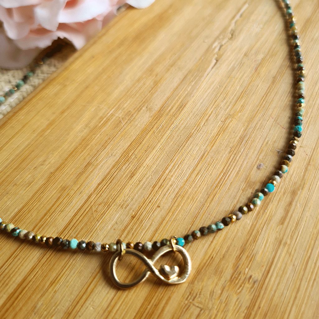 Gargantilla de Crisocola y Infinito en acero dorado