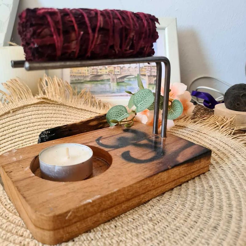 Quemador de Palo Santo y Fumerios con gravado de Om