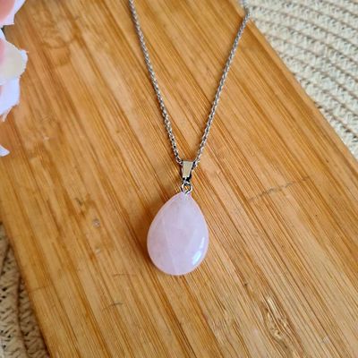 Colgante lagrima de cuarzo rosa en acero