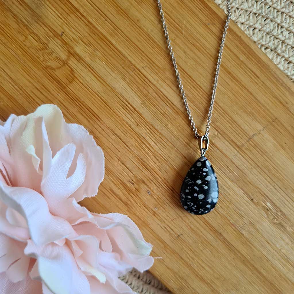 Colgante lagrima de obsidiana nevada