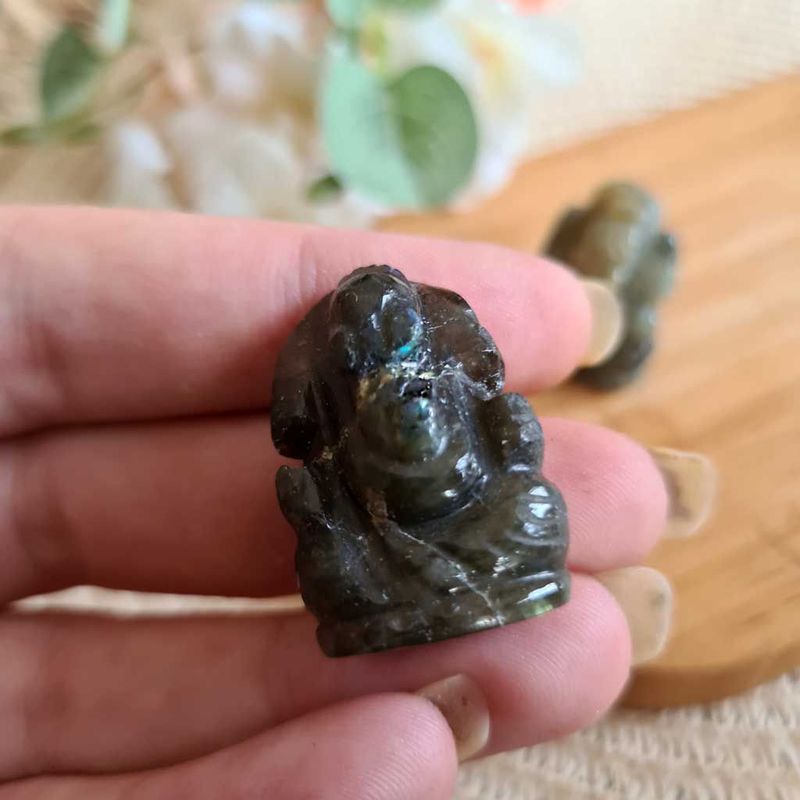 Ganesha de Labradorita grabado