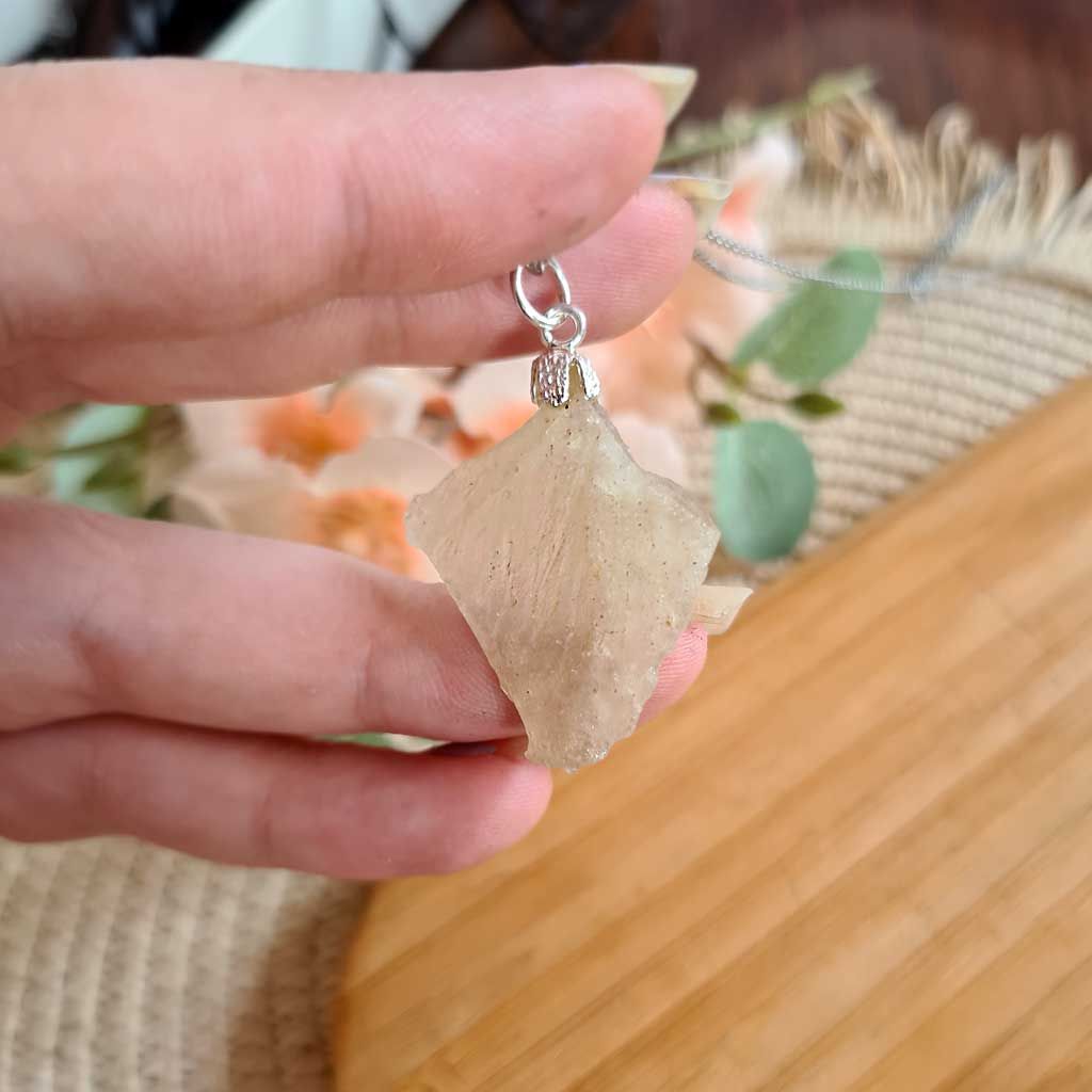 Colgante  de Tectita Oro Libio  en plata de ley