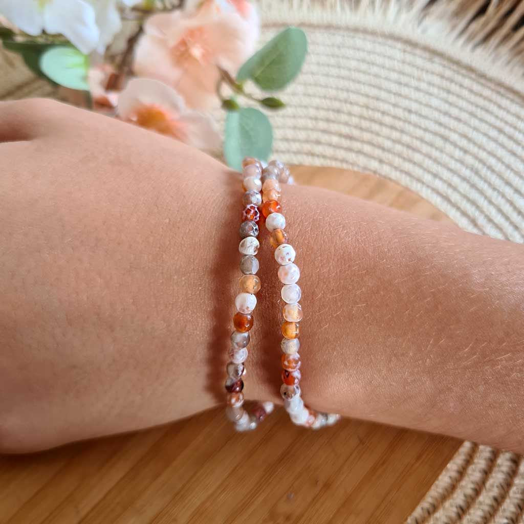 Pulsera elástica de Ágata de Fuego facetada de 4 mm.