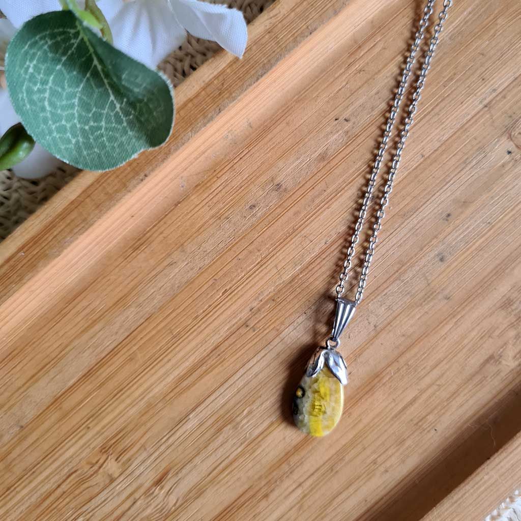 Colgante lágrima de Jaspe Abeja Bumble en plata de ley 925