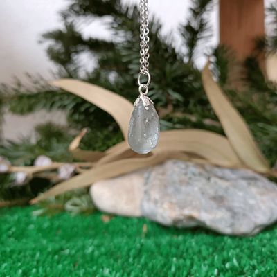 Colgante rodado de Celestina natural semipulida Colgante rodado de Celestina natural semipulida