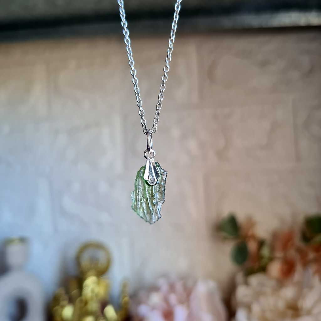 Colgante de Moldavita en plata de ley 925