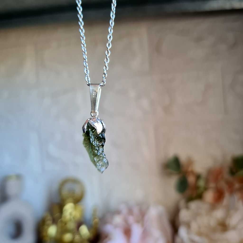 Colgante de Moldavita en plata de ley 925