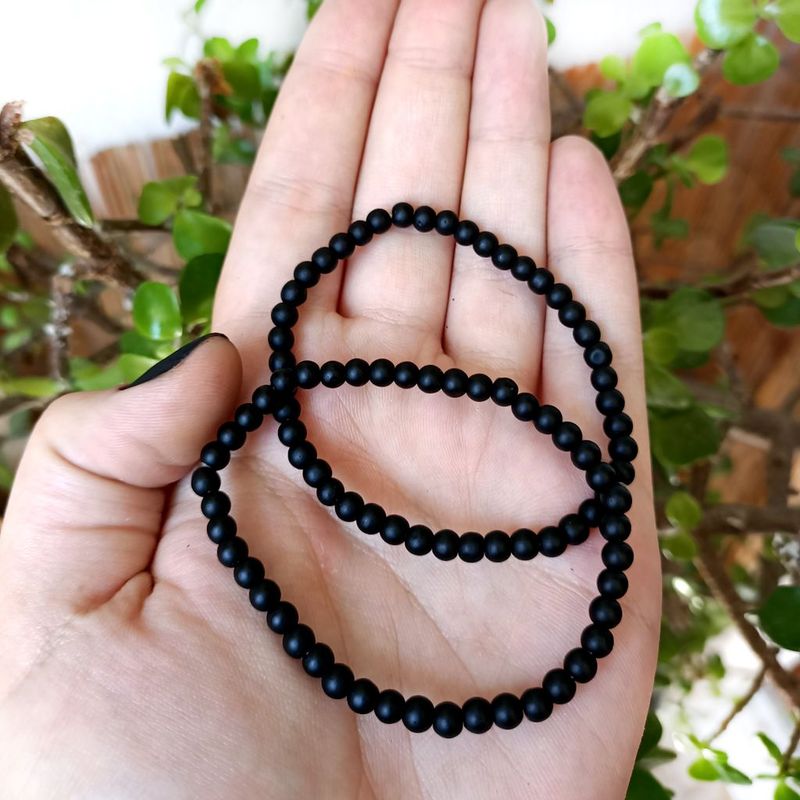 Pulsera elástica de Ónix Negro extra de 4 mm. Pulsera elástica de Ónix Negro extra de 4 mm.