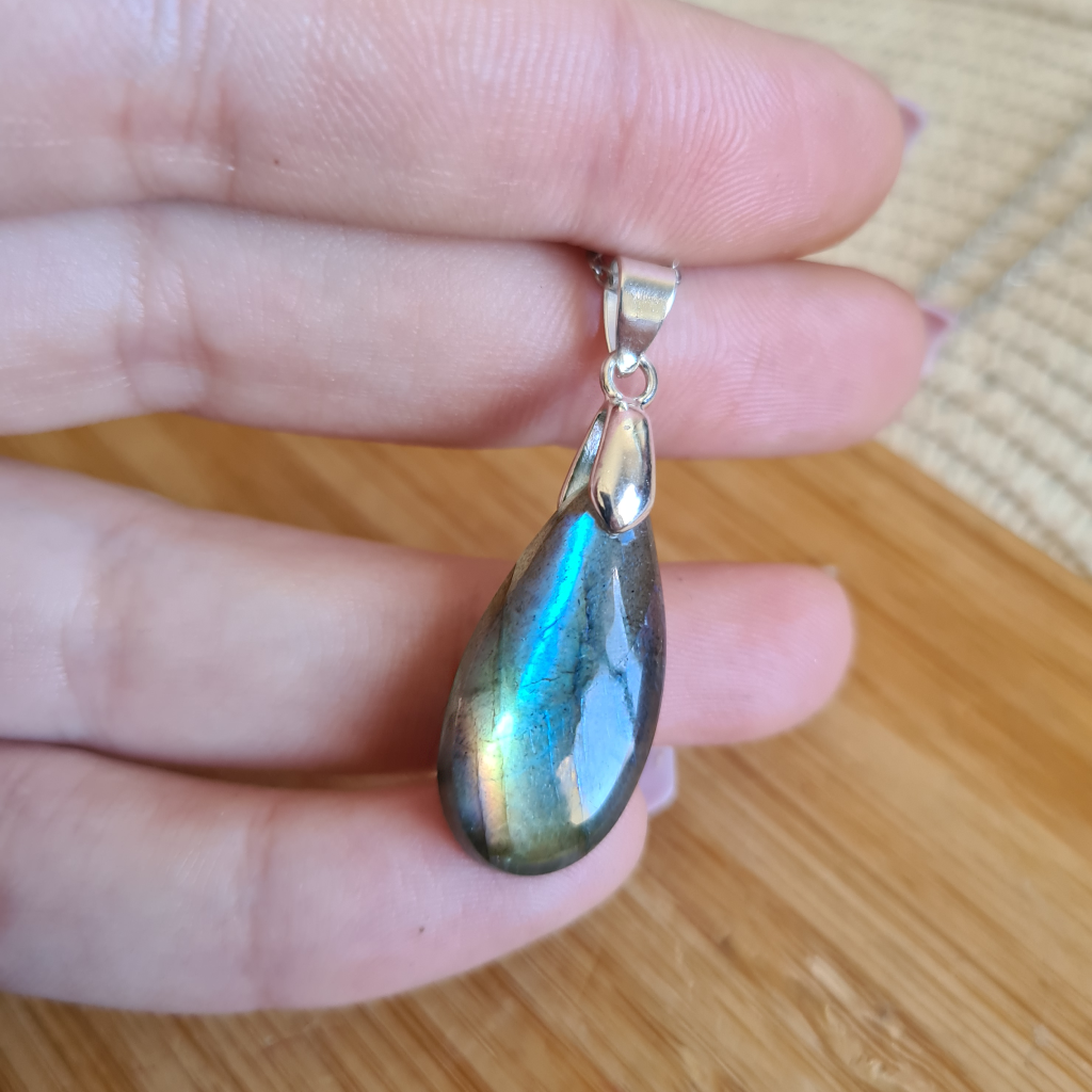 Colgante de Labradorita en acero
