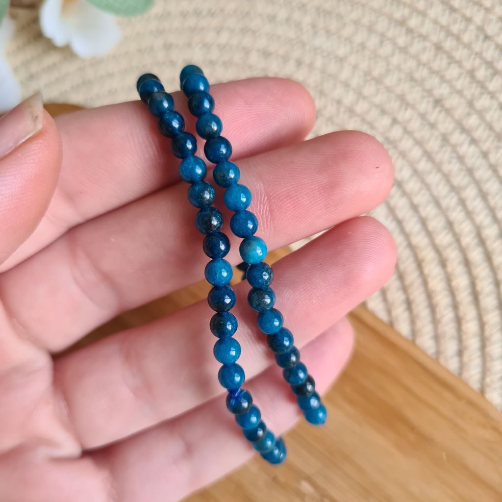 Pulsera elástica de Zafiro Azul facetado de 4 mm. Pulsera elástica de Zafiro Azul facetado de 4 mm.