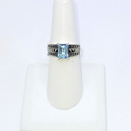 Frosty Topaz Ring - size 7