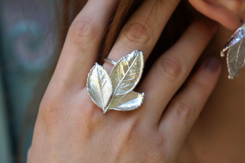 Gold Ring Rose Leaves – Adjustable 14K Gold Plated Recycled Brass