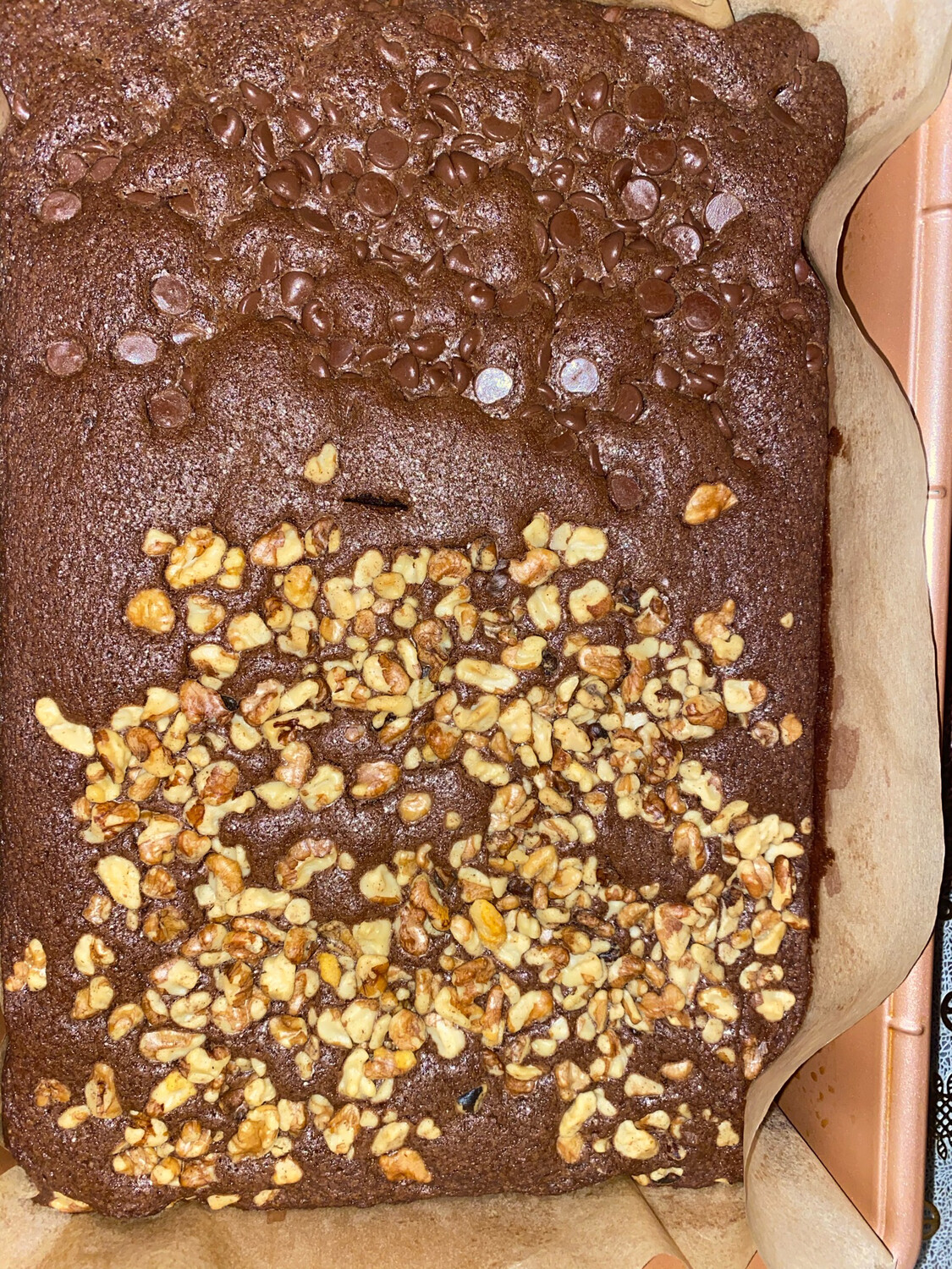 Half walnut, half chocolate chip brownie pan (12 ct.)