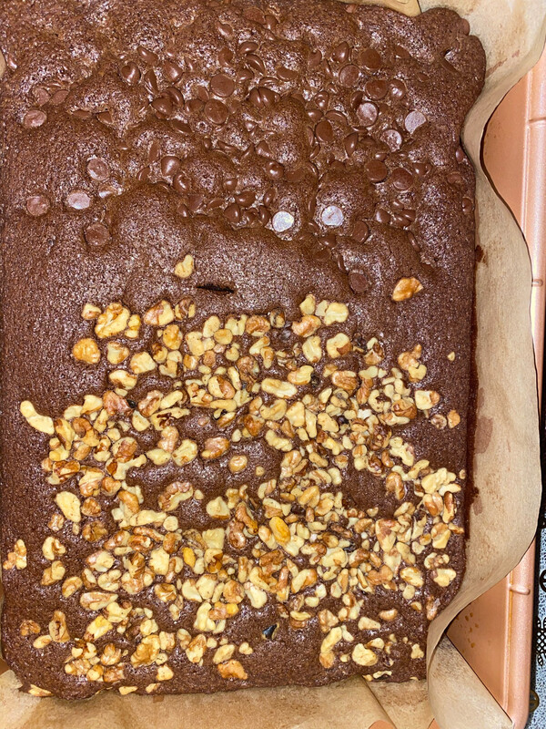 Half walnut, half chocolate chip brownie pan (12 ct.)