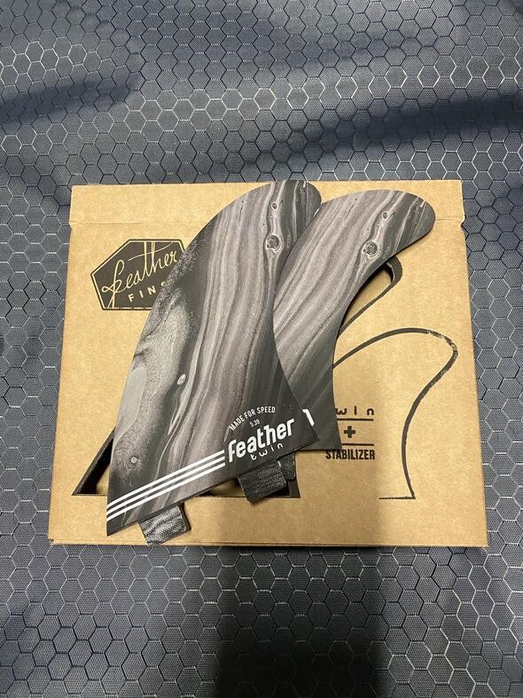 PERFORMANCE TWIN FIN. DUAL TAB