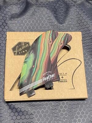 PERFORMANCE TWIN FIN COLOR. DUAL TAB