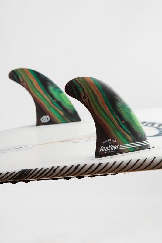 PERFORMANCE TWIN FIN COLOR. SINGLE TAB