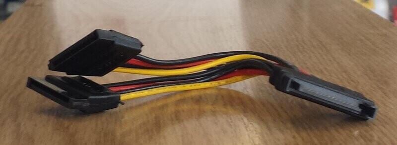 InLine SATA Y-Stromadapter SATA BU an 2x SATA ST 0,15 m InLine SATA Y-Stromadapter SATA BU an 2x SATA ST 0,15 m