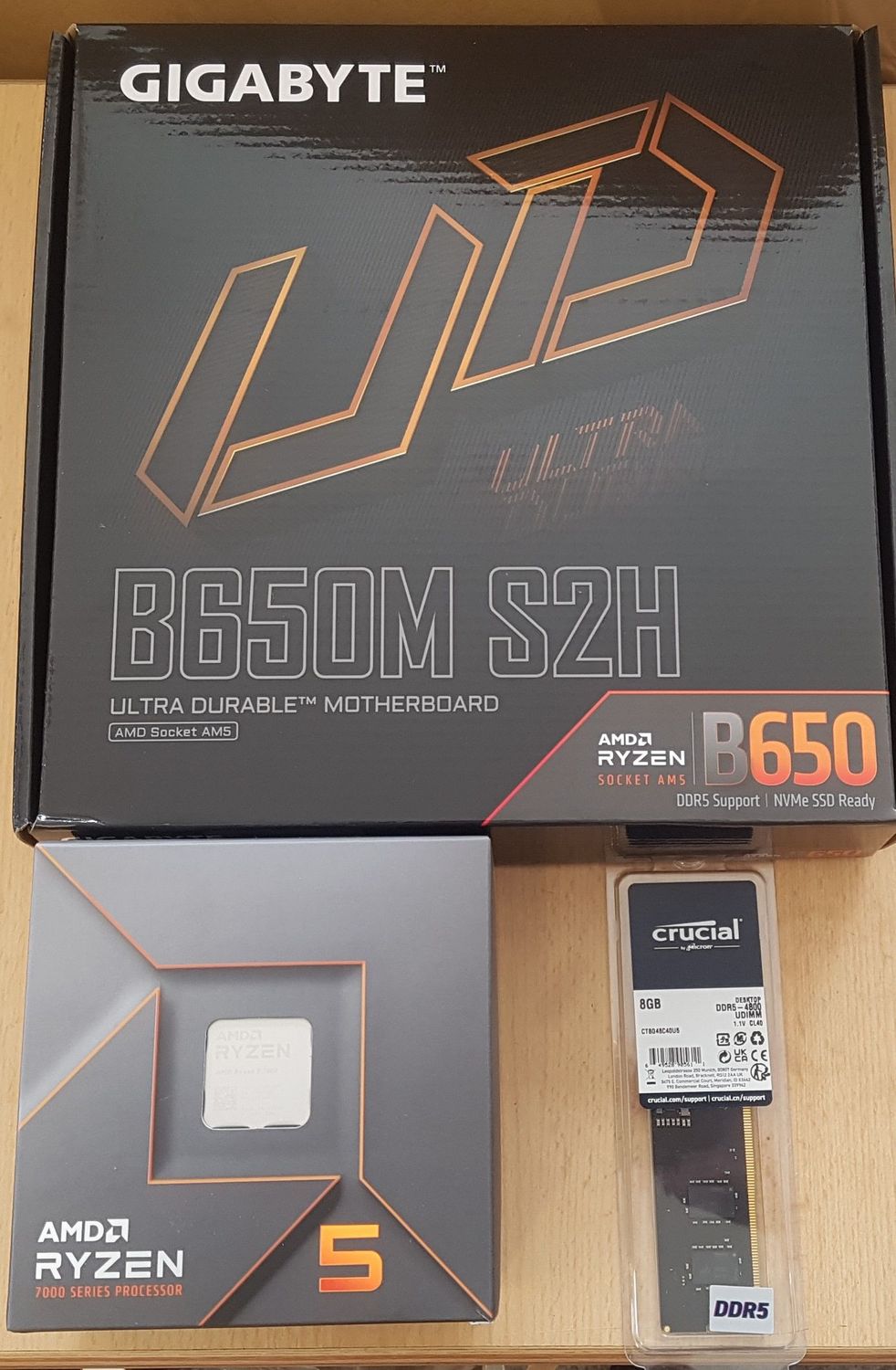 Aufrüstkit AMD Ryzen 5 7600 So. AM5 Tray, Gigabyte Mainboard B650M S2H u. 8 GB DDR5 Crucial