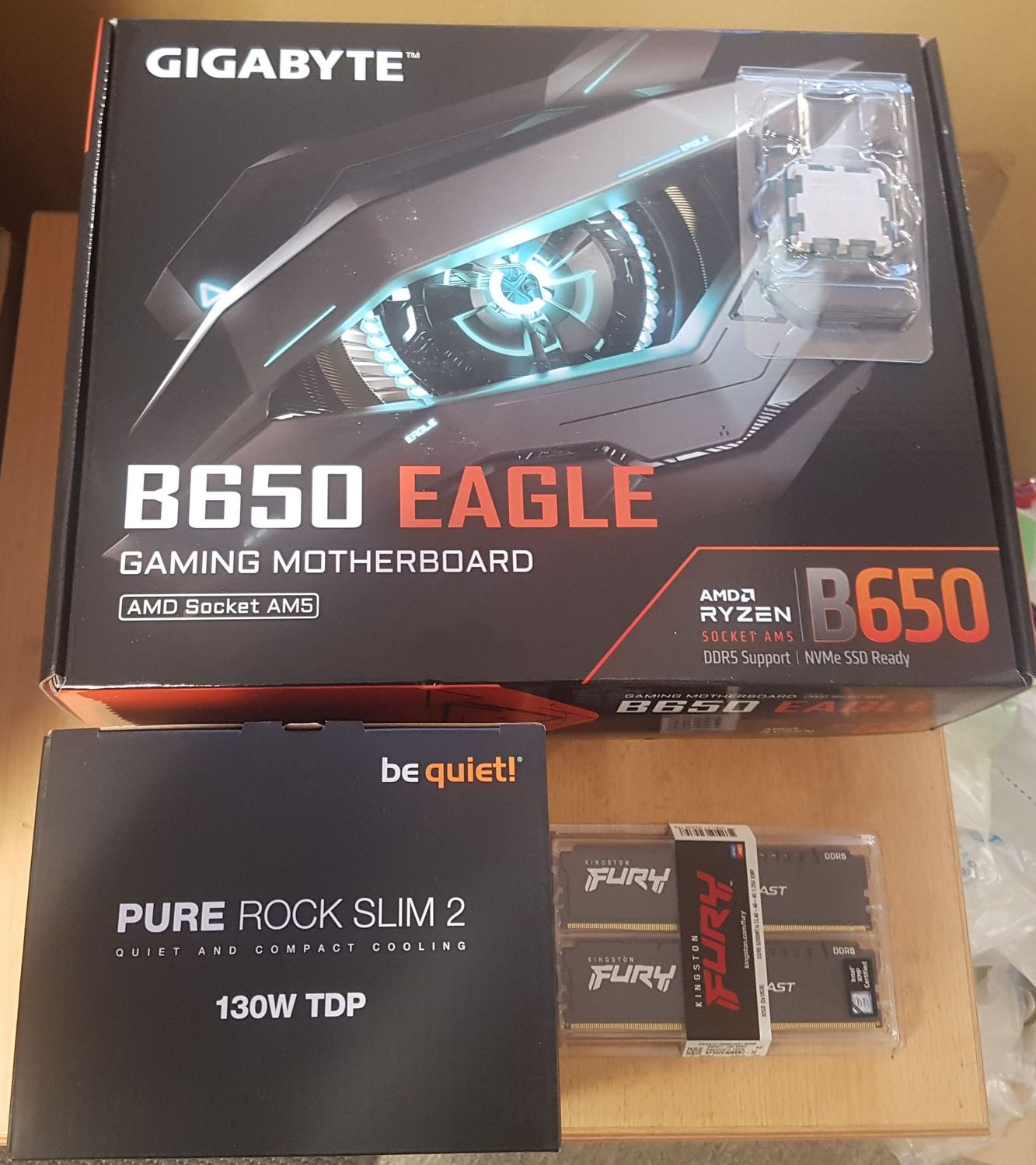 Aufrüstkit AMD Ryzen 7 7700 So. AM5 Tray, Gigabyte Mainboard B650 Eagle u. 32 GB DDR5 Kingston Fury Beast