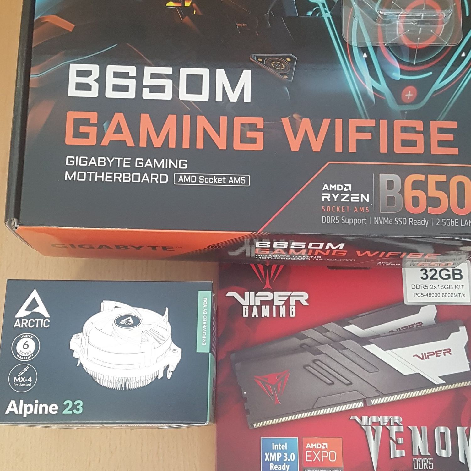 Aufrüstkit AMD Ryzen 5 9600X So. AM5 Tray, Gigabyte  Mainboard B650M Gaming WIFI6E u. 32 GB DDR5 Patriot Viper Venom 6000 MHz
