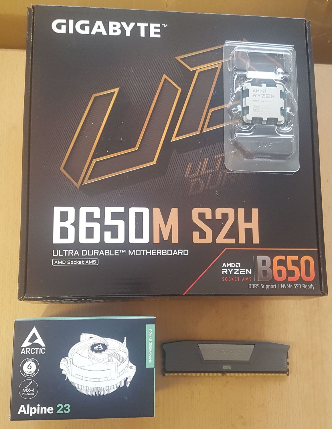 Aufrüstkit AMD Ryzen 5 7500F So. AM5 Tray, Gigabyte Mainboard B650M S2H u. 16 GB DDR5 Corsair PC5200