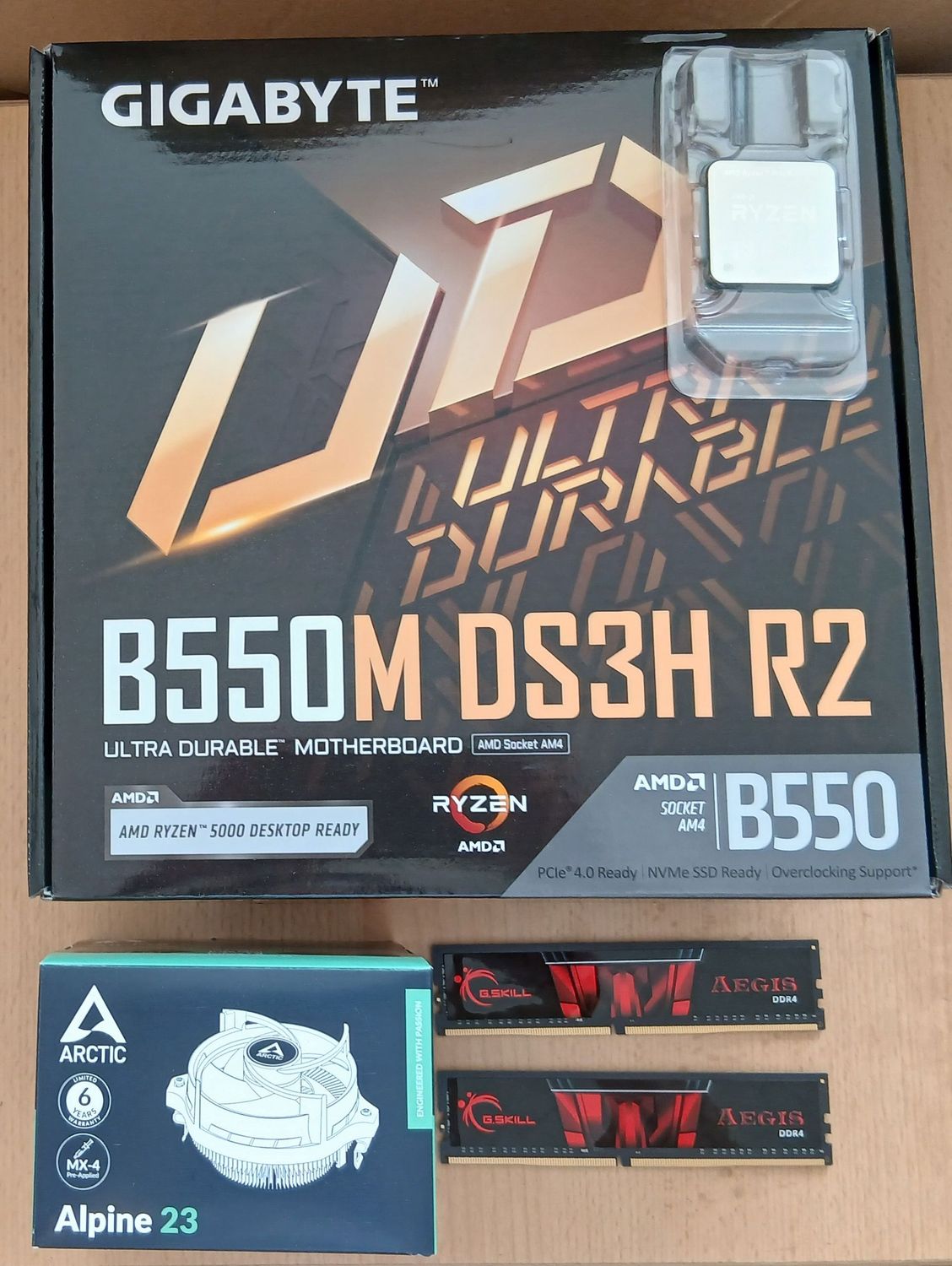 Aufrüstkit AMD Ryzen 7 5700X So. AM4 Tray,  Gigabyte Mainboard B550M DS3H R2  u. 32 GB DDR4 G.Skill Aegis