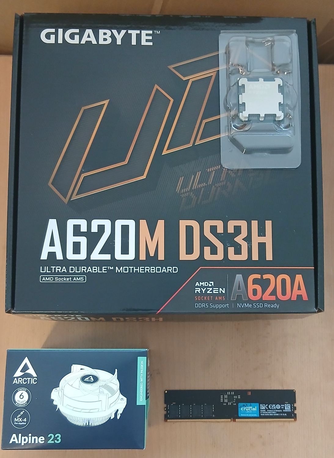 Aufrüstkit AMD Ryzen 5 9600X So. AM5 Tray, Gigabyte   Mainboard A620M DS3H u. 16 GB DDR5 Crucial 5600 MHz