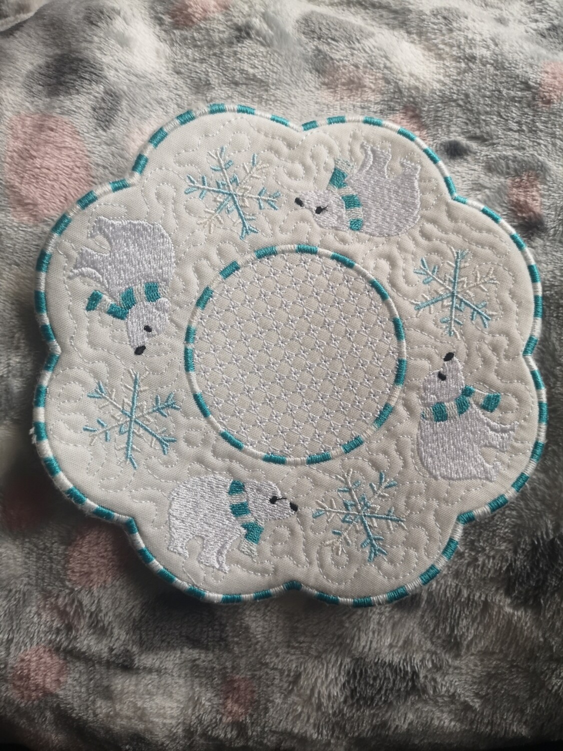 7&quot; Polar bear candlemat