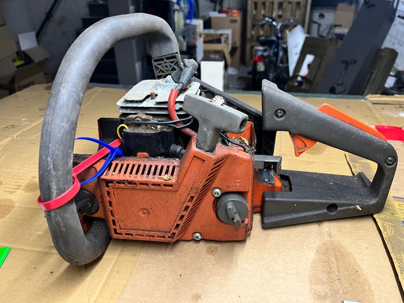 Husqvarna 40 Kolbenfresser Teileträger Husqvarna 40 Kolbenfresser Teileträger