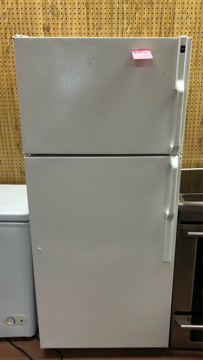 GE Hotpoint 28" Top-Mount 17.9 Cu.Ft Refrigerator