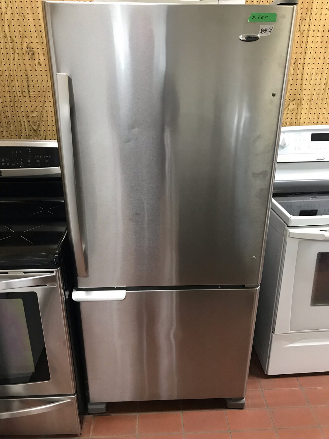 Amana 30" Bottom-Mount 18.6 Cu.Ft Refrigerator