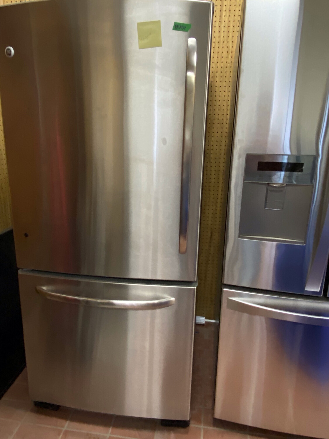 GE 30" Bottom-Mount 20.3 Cu.Ft Refrigerator